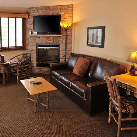 Boarders Inn & Suites By Cobblestone Hotels In Waukon エクステリア 写真