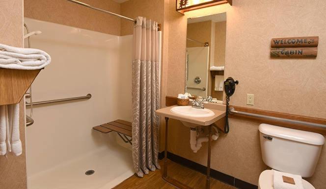 Boarders Inn & Suites By Cobblestone Hotels In Waukon エクステリア 写真