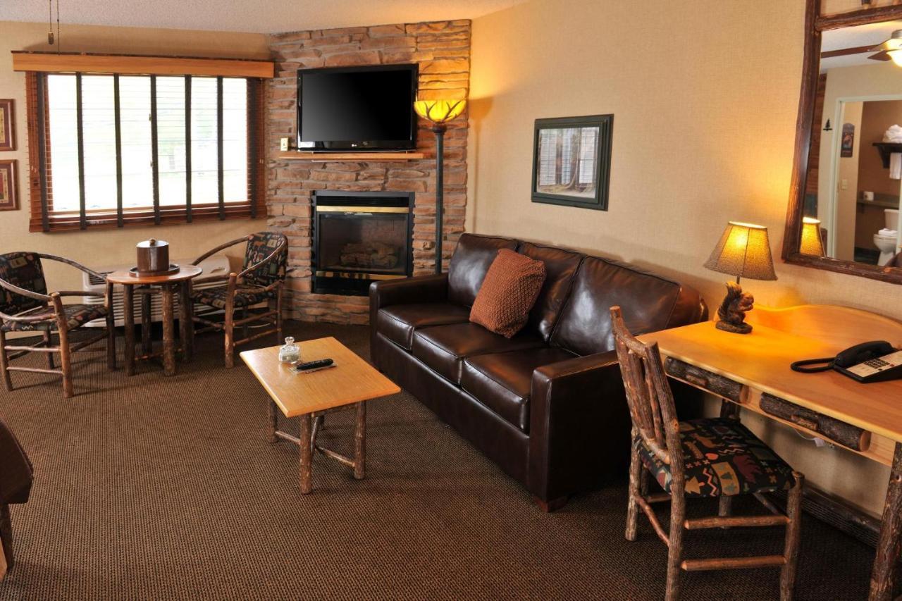 Boarders Inn & Suites By Cobblestone Hotels In Waukon エクステリア 写真