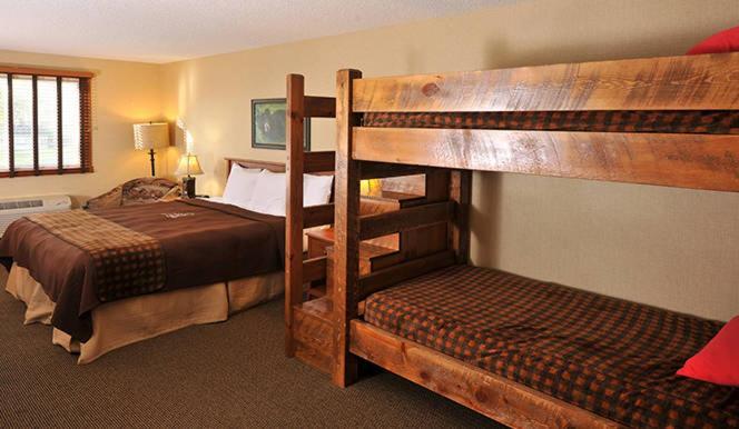 Boarders Inn & Suites By Cobblestone Hotels In Waukon エクステリア 写真