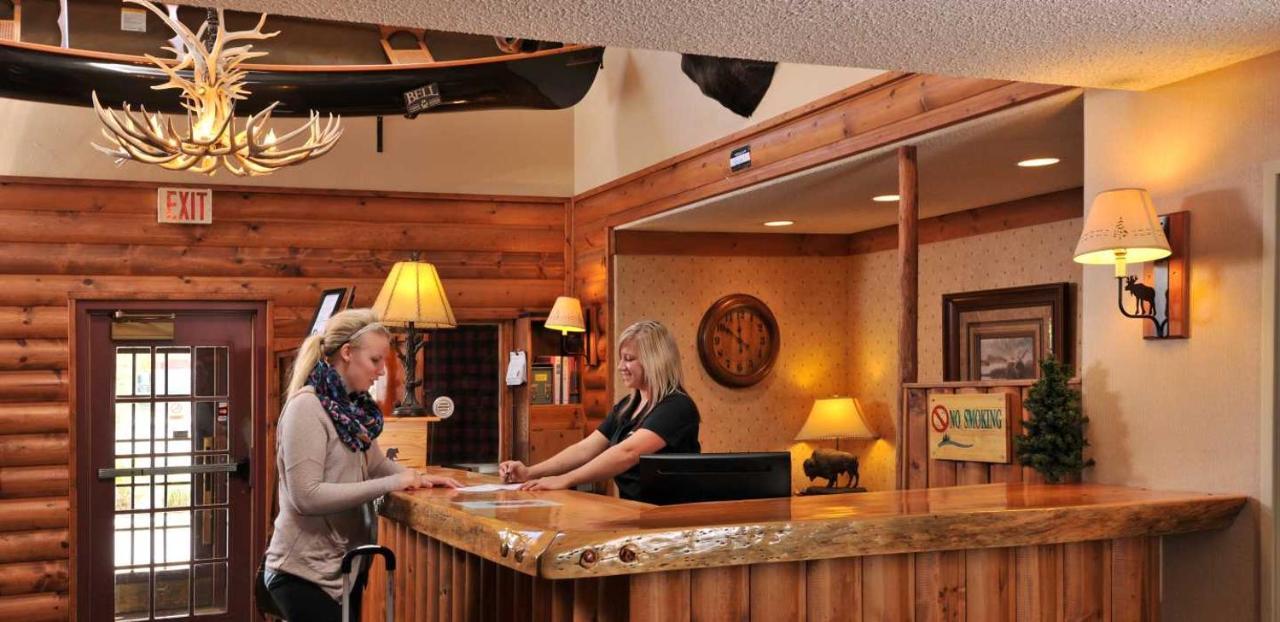 Boarders Inn & Suites By Cobblestone Hotels In Waukon エクステリア 写真