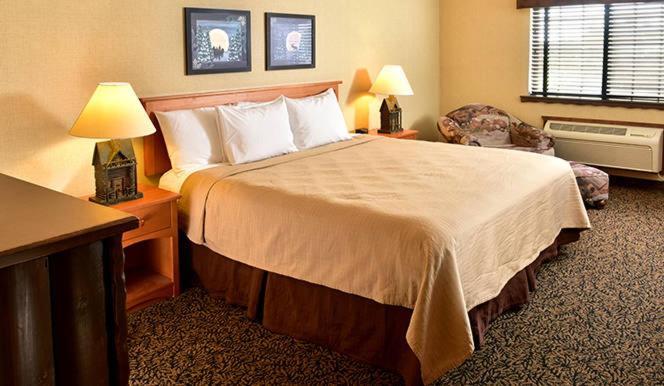 Boarders Inn & Suites By Cobblestone Hotels In Waukon エクステリア 写真