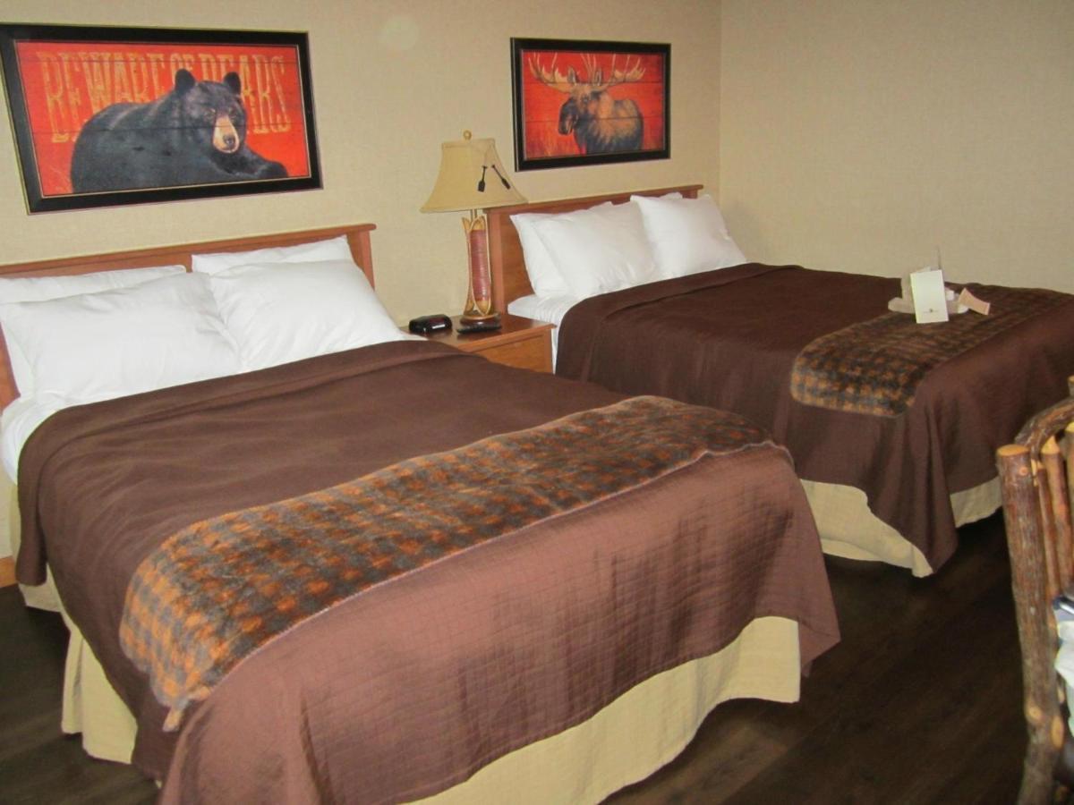 Boarders Inn & Suites By Cobblestone Hotels In Waukon エクステリア 写真